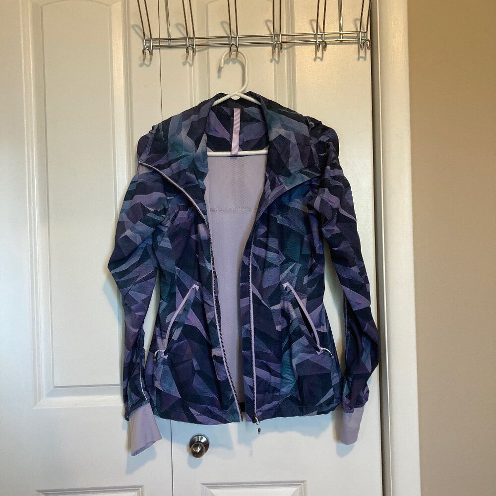 #30 Women's Lululemon Running Jacket, Size (no size tag but probably a small)